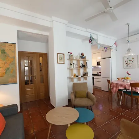 Cozy Hall Apartment *